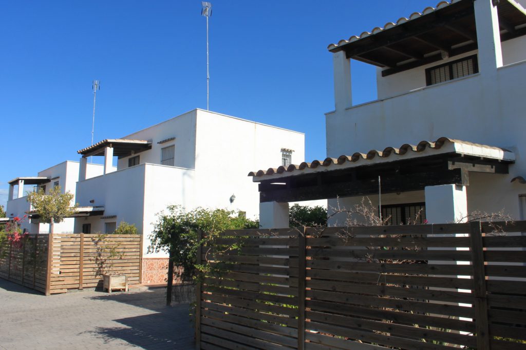 Apartamento doble con jardín, porche y terraza